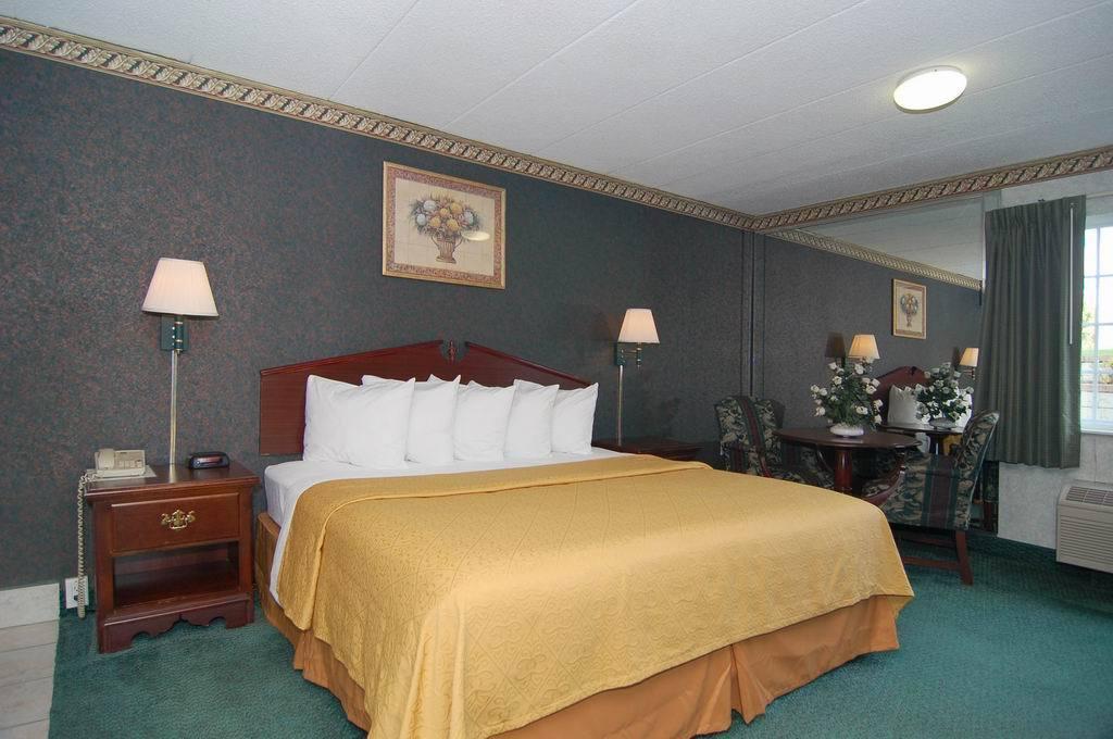 Quality Inn & Conference Center Maple Shade Quarto foto